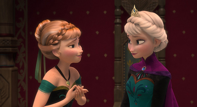 妹・アナ(左)と姉・エルサ(右)／『アナと雪の女王』- (c) 2013 Disney Enterprises, Inc. All Rights Reserved.